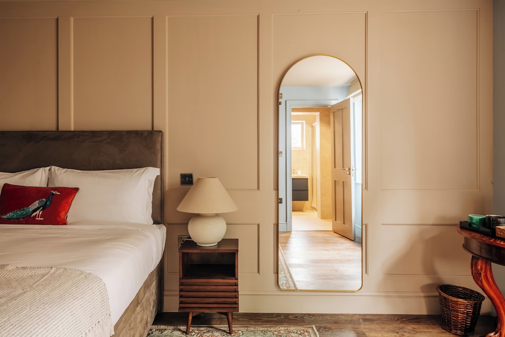 Superior Room, 1 Queen Bed, Air conditioning photo 2