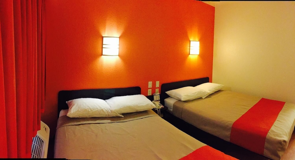 Deluxe Room, 2 Double Beds, Non Smoking, Refrigerator & Microwave - Photo 3