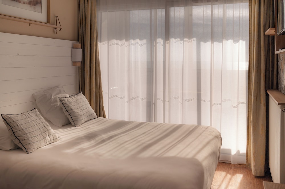 Double Room, Balcony, Sea View photo 3