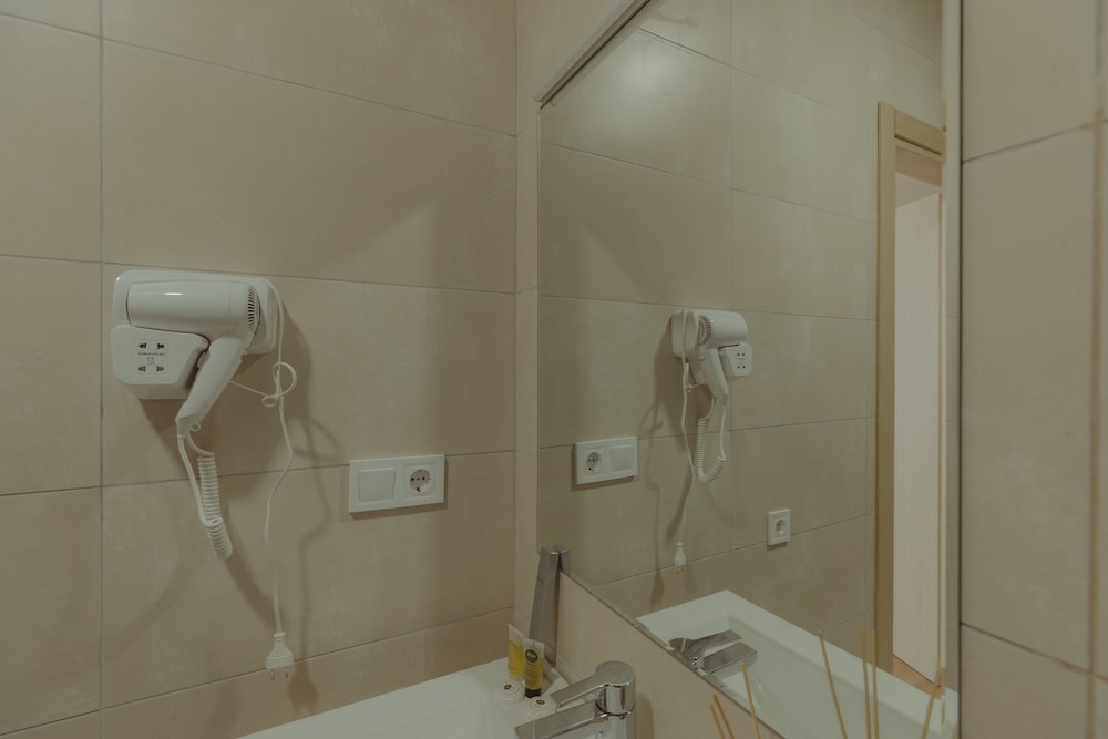 Standard Twin Room With Pool/Sea View - Photo 19