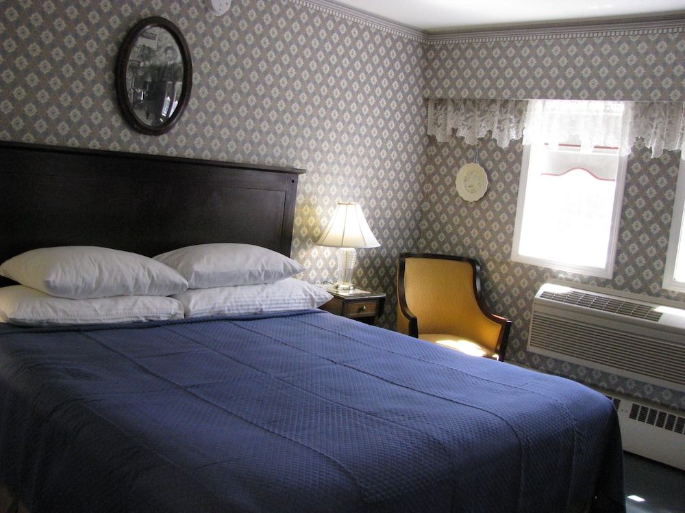 Standard Room, 1 King Bed photo 1