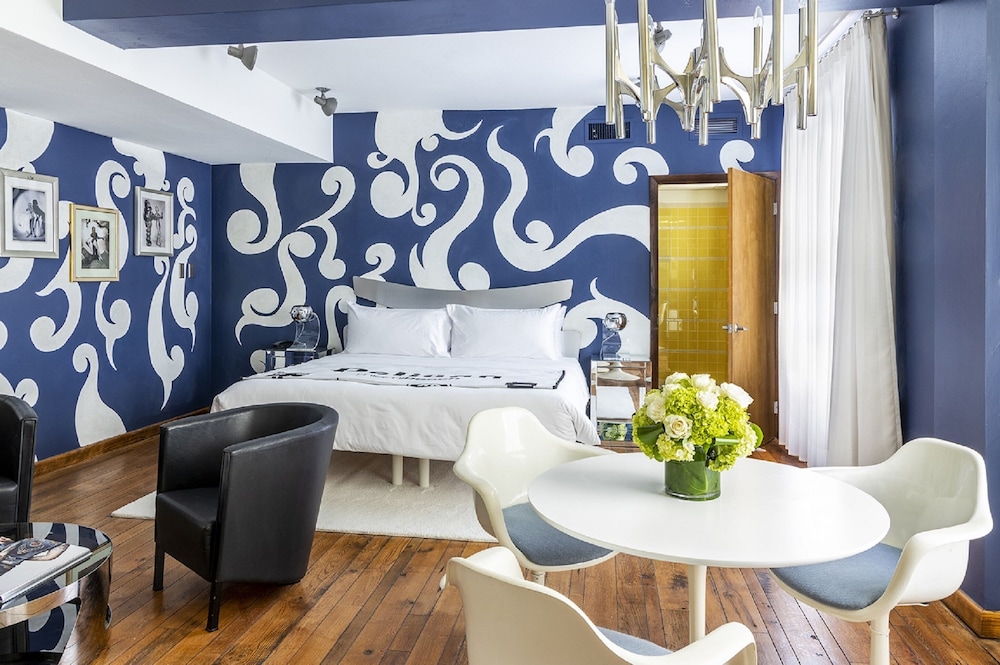 Deluxe King Suite - Photo 1