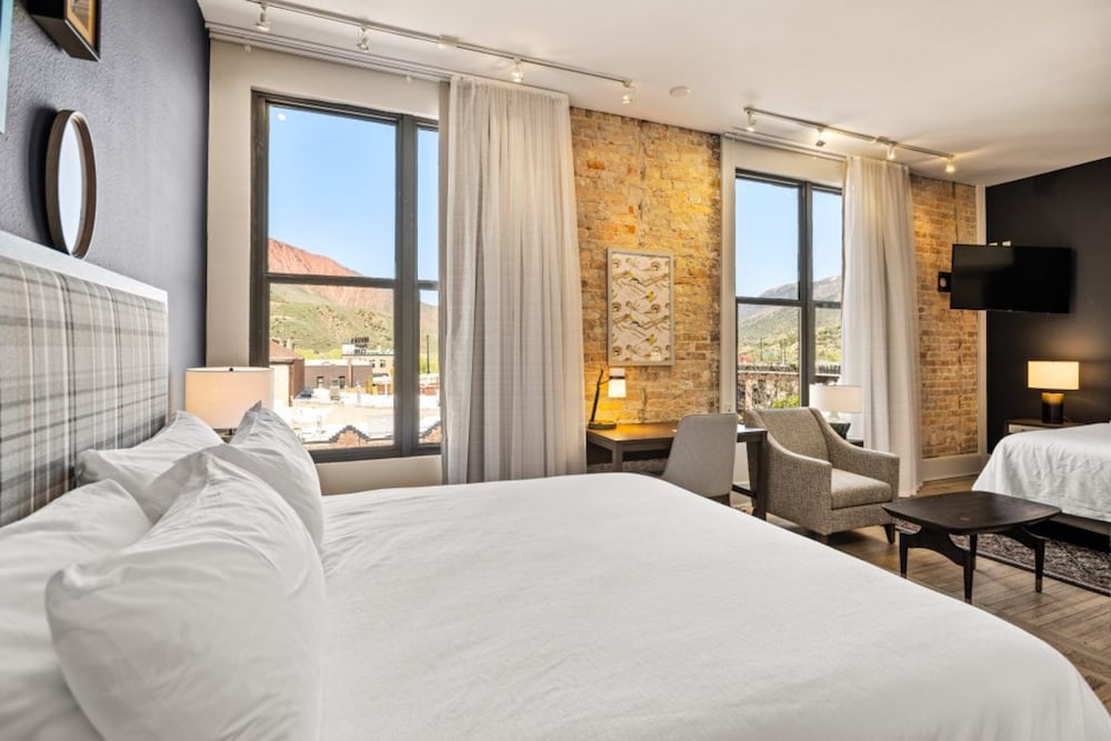 Room, Multiple Beds, Mountain View photo 3