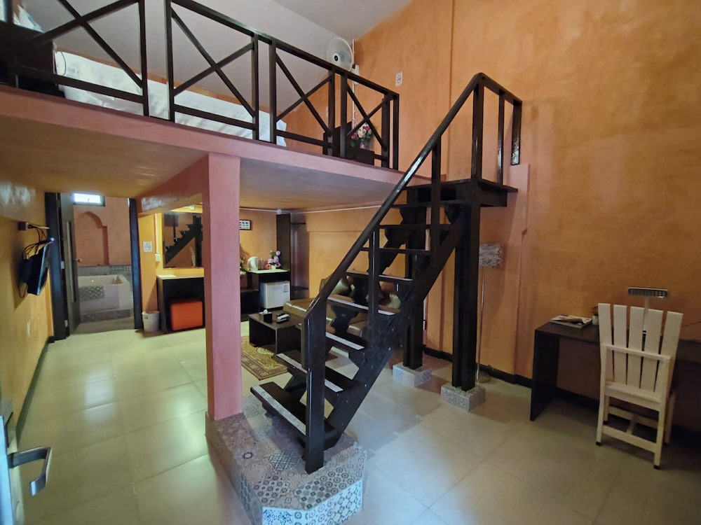Deluxe Double Room, 1 King Bed, Hot Tub, Mezzanine photo 3