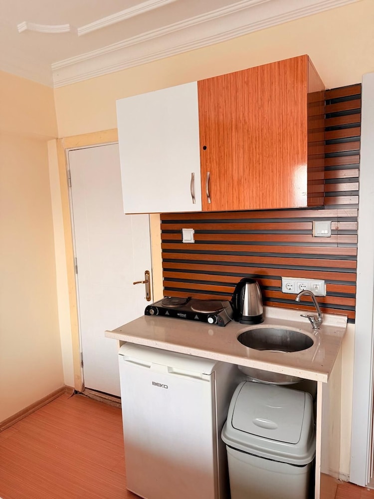 Economy Double Room photo 3