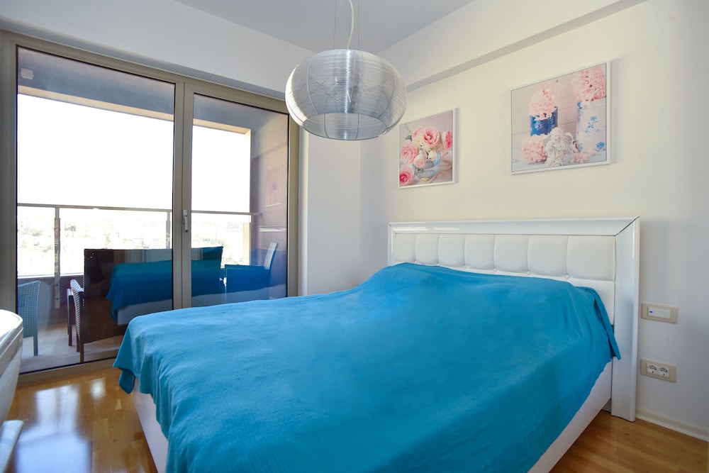 Luxury Apartment, Sea View