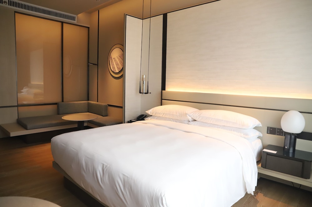 Room, 1 King Bed, City View - Photo 2