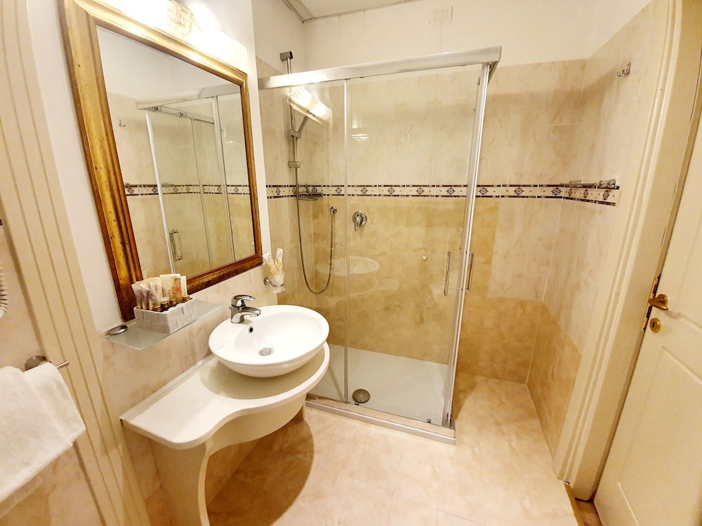 Superior Double Room, Canal View photo 2