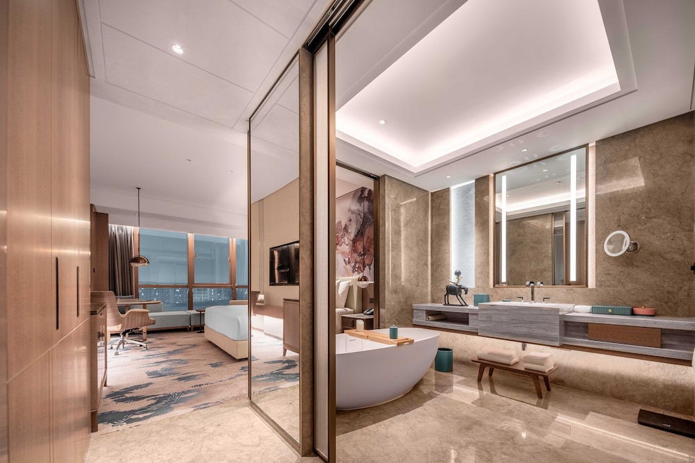 Deluxe King Room - Photo 1