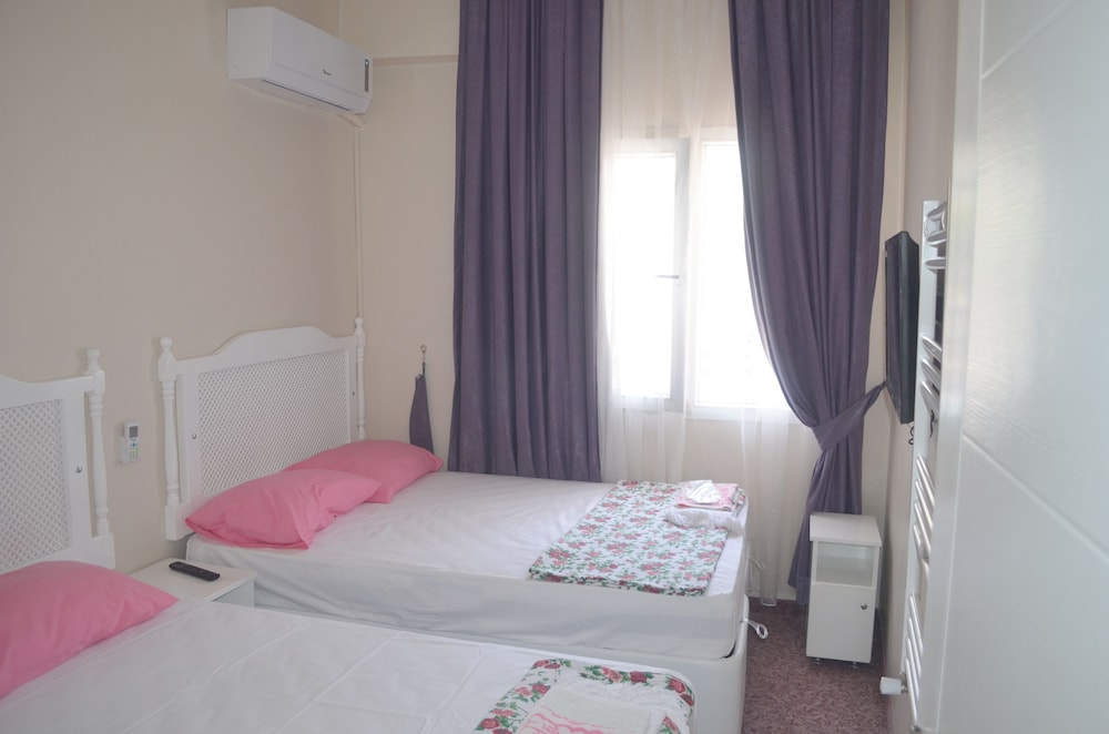 Classic Triple Room photo 1