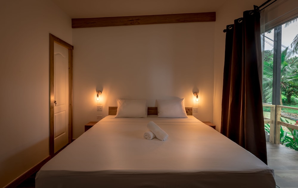 Standard Double Room, Beach View photo 2