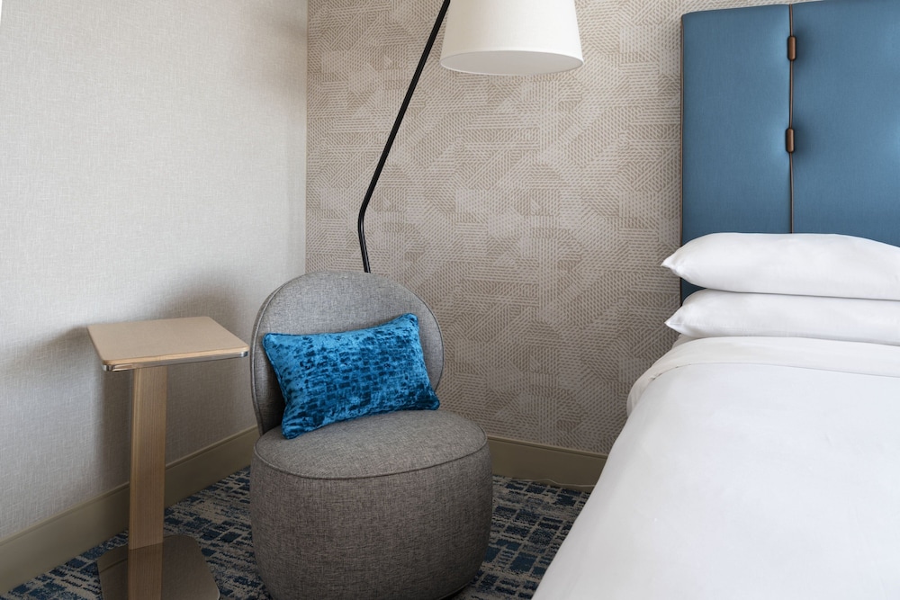 Luxury Room, 1 King Bed, City View - Photo 2