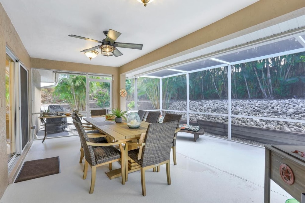 House, 2 Queen Beds (Quiet inland home with pool, two quee)