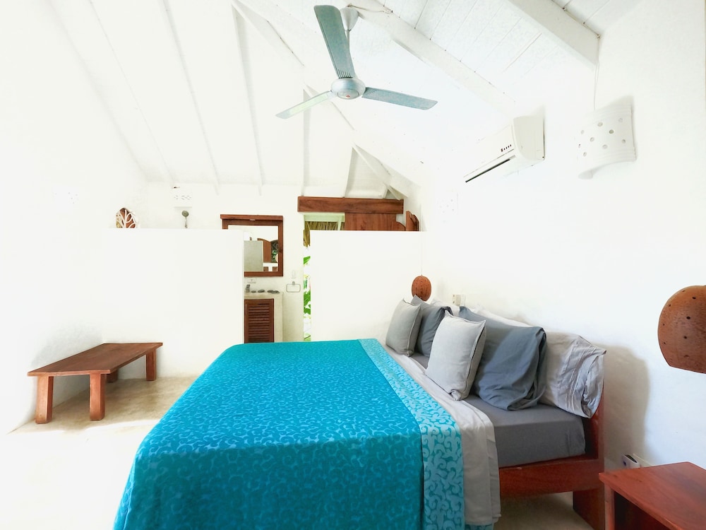 Romantic Room, 1 King Bed, Garden View photo 2