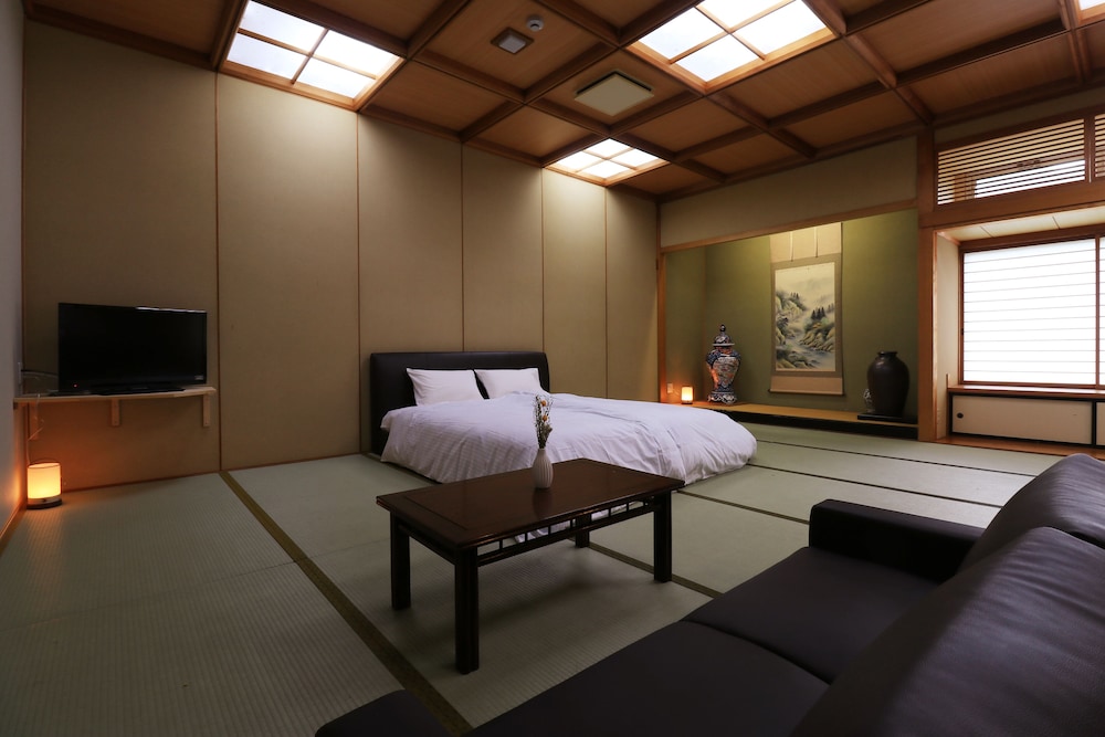 Room - Photo 1