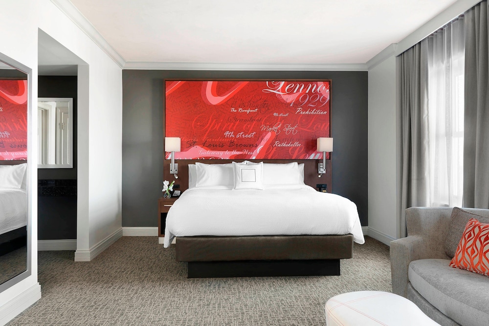 Room, 1 King Bed with Sofa bed (Mobility Accessible, Roll-In Shower) - Photo 1