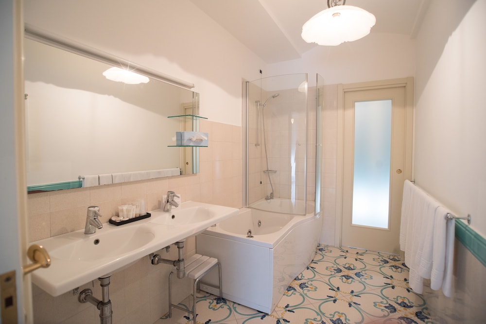 Junior Suite, Partial Sea View - Photo 10