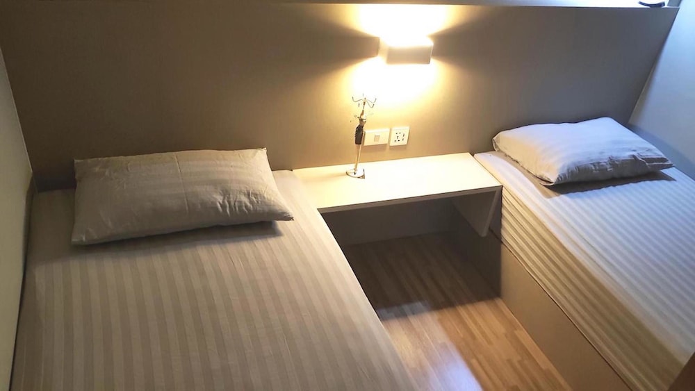 Twin Room with Shared Bathroom - Fan photo 1