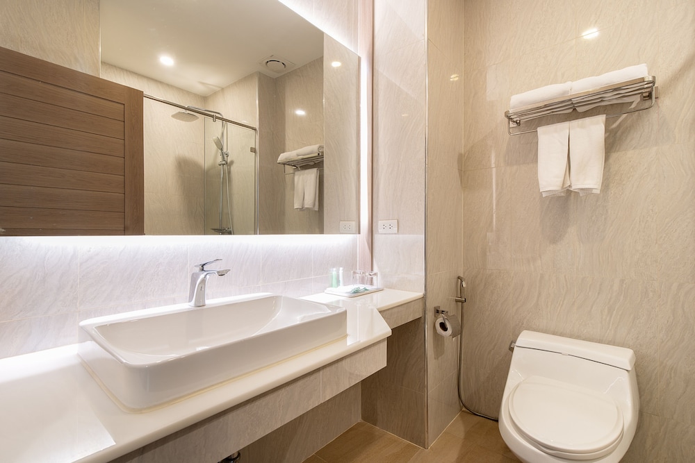 Premium King Room photo 3