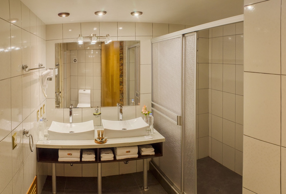 Standard Double Room - Photo 6