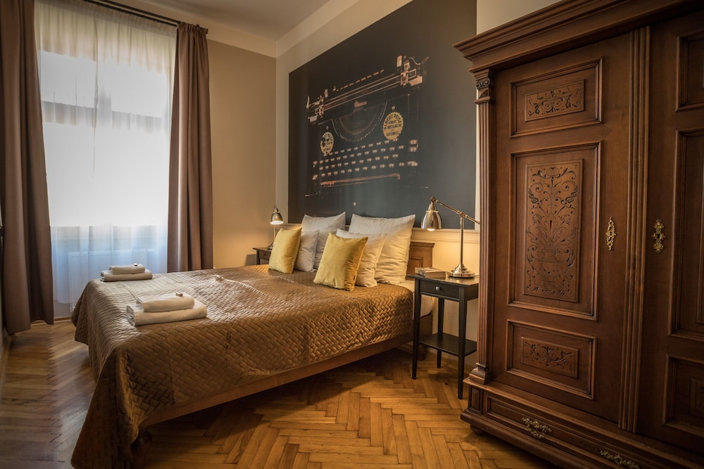 Classic Suite, 1 Bedroom, Kitchenette, City View