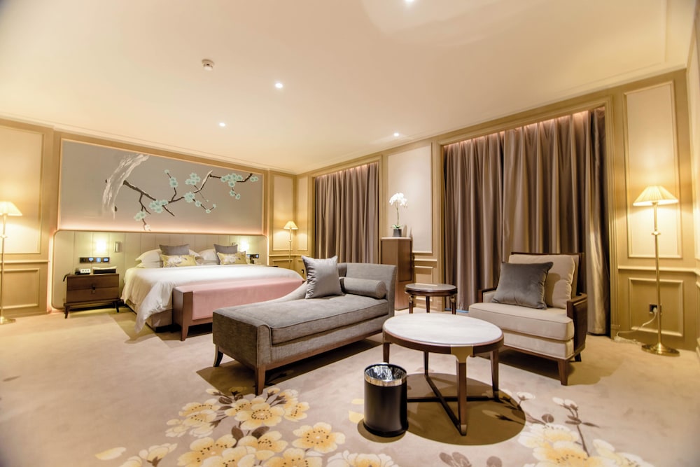 Deluxe Suite photo 1