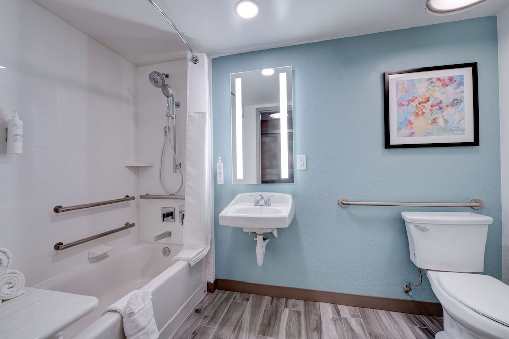 Room, 2 Queen Beds, Accessible (Bathtub) - Photo 3