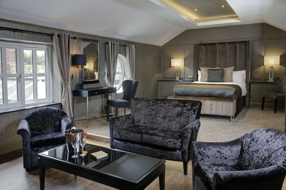 Superior Suite, 1 King Bed, Non Smoking photo 1