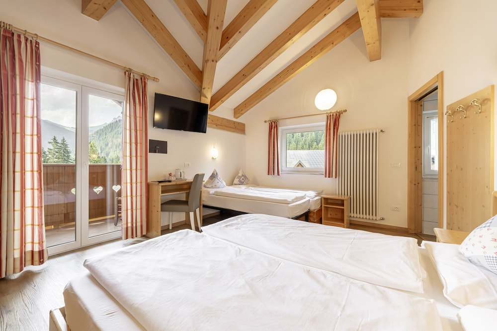 Standard Quadruple Room, Mountain View - Photo 2