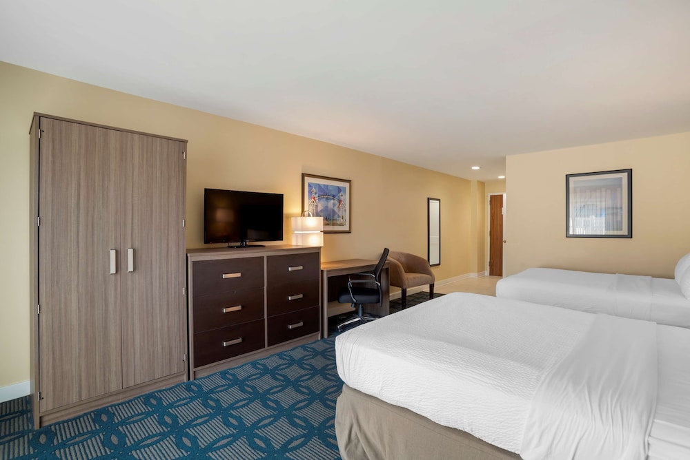 Standard Room, 2 Queen Beds, Accessible, Patio photo 2