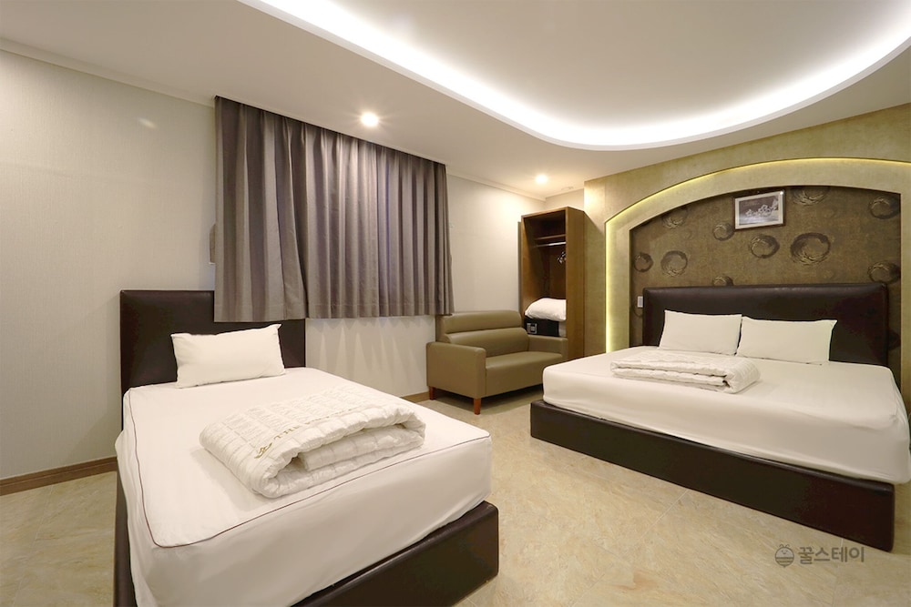 Junior Twin Room, 2 Bedrooms, Non Smoking