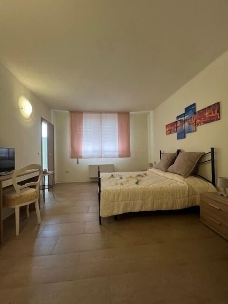 Standard Double Room, Garden View