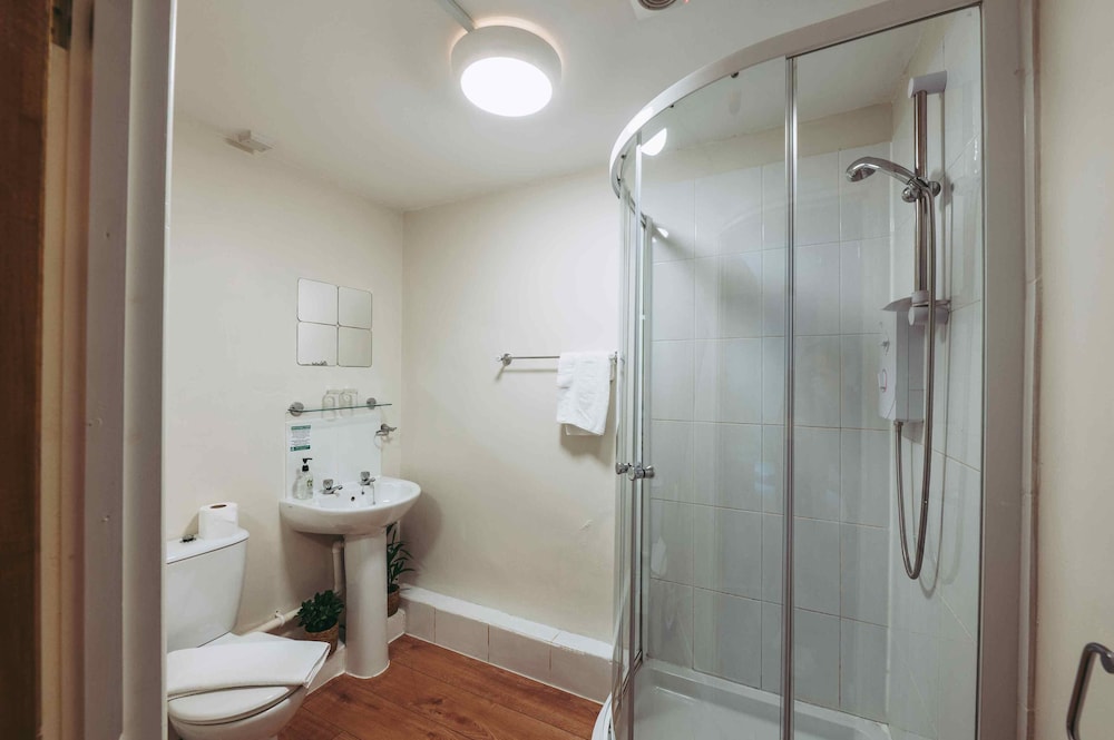 Double Room, Ensuite (Pet Friendly) photo 3
