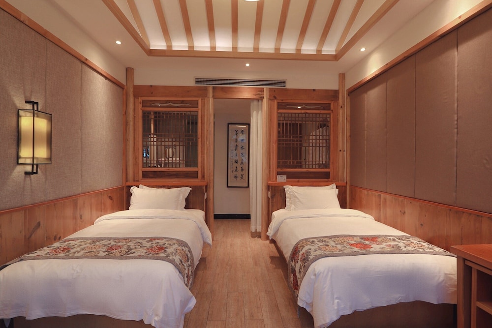 Classic Twin Room, Courtyard View photo 1
