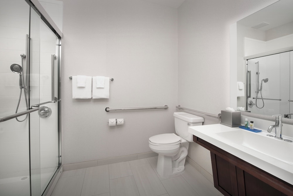 Suite, 1 Bedroom, Accessible (Communications, Accessible Tub) - Photo 7