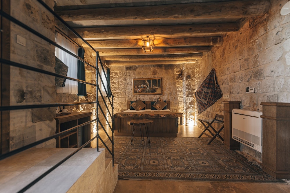 Executive Suite - Photo 8
