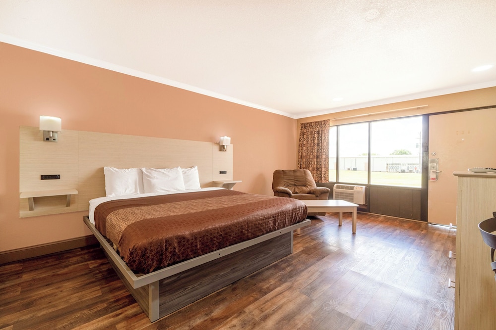 Standard Room, 1 King Bed With Sofa Bed, Non Smoking photo 1