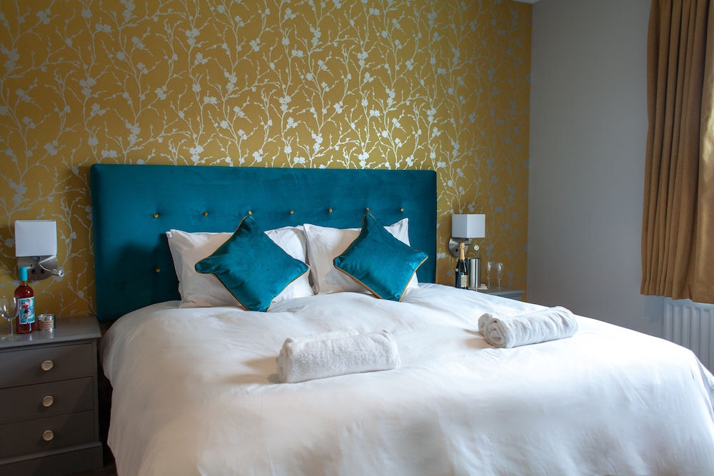 Double or Twin Room, Ensuite - Photo 1