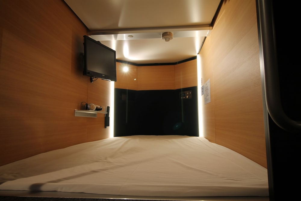 Upper Capsule Room photo 3