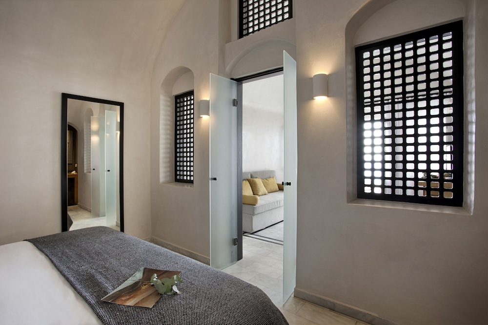 Suite, Jetted Tub, Caldera & Sea View (VIP) - Photo 2