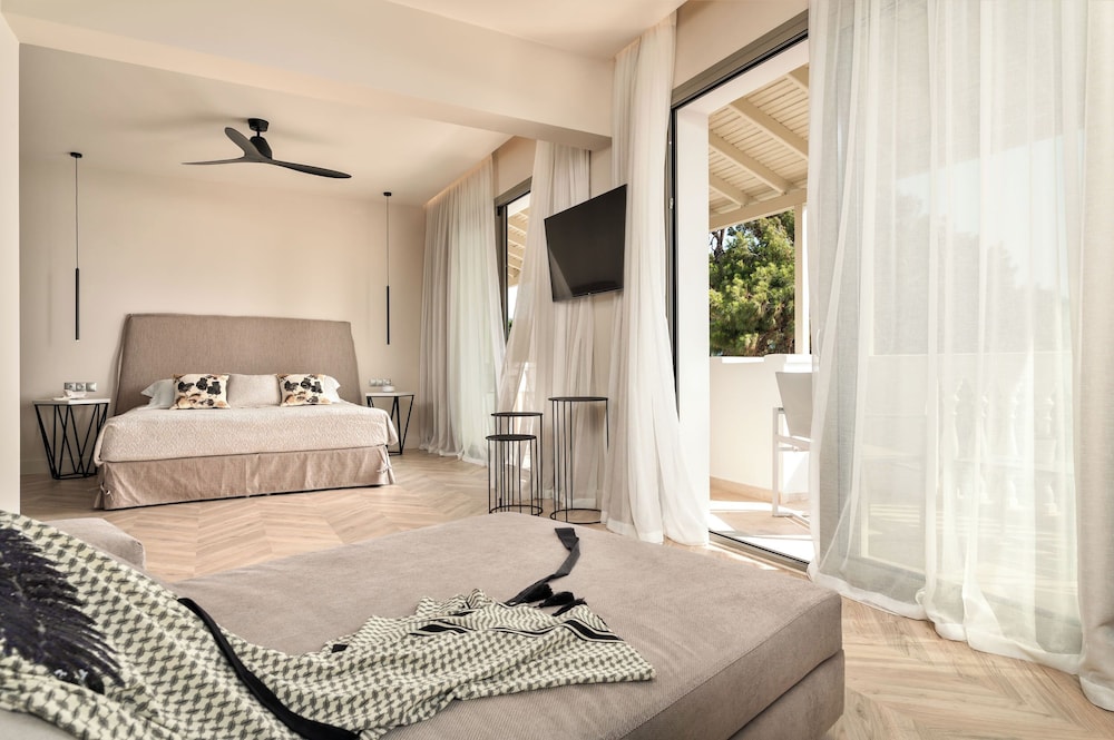 Luxury Suite - Photo 4