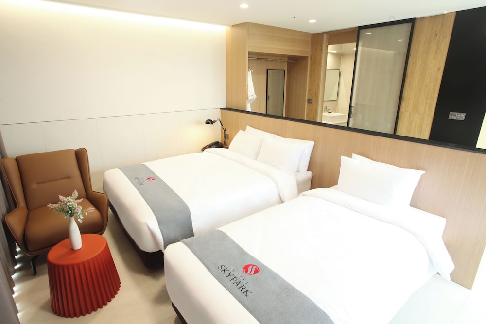 Deluxe Twin Room, Corner - Photo 4