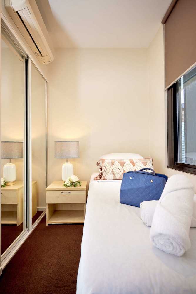 Two Single Bedroom Apartment - Photo 1