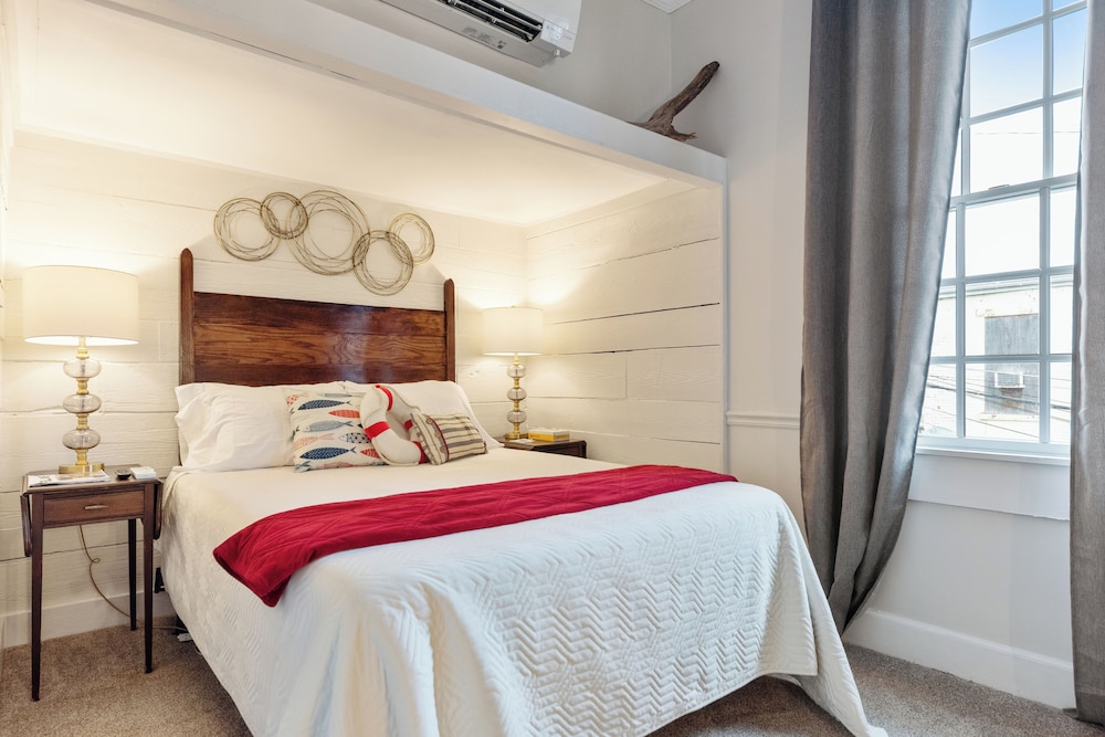 Double Room, 1 Queen Bed, Private Bathroom photo 1