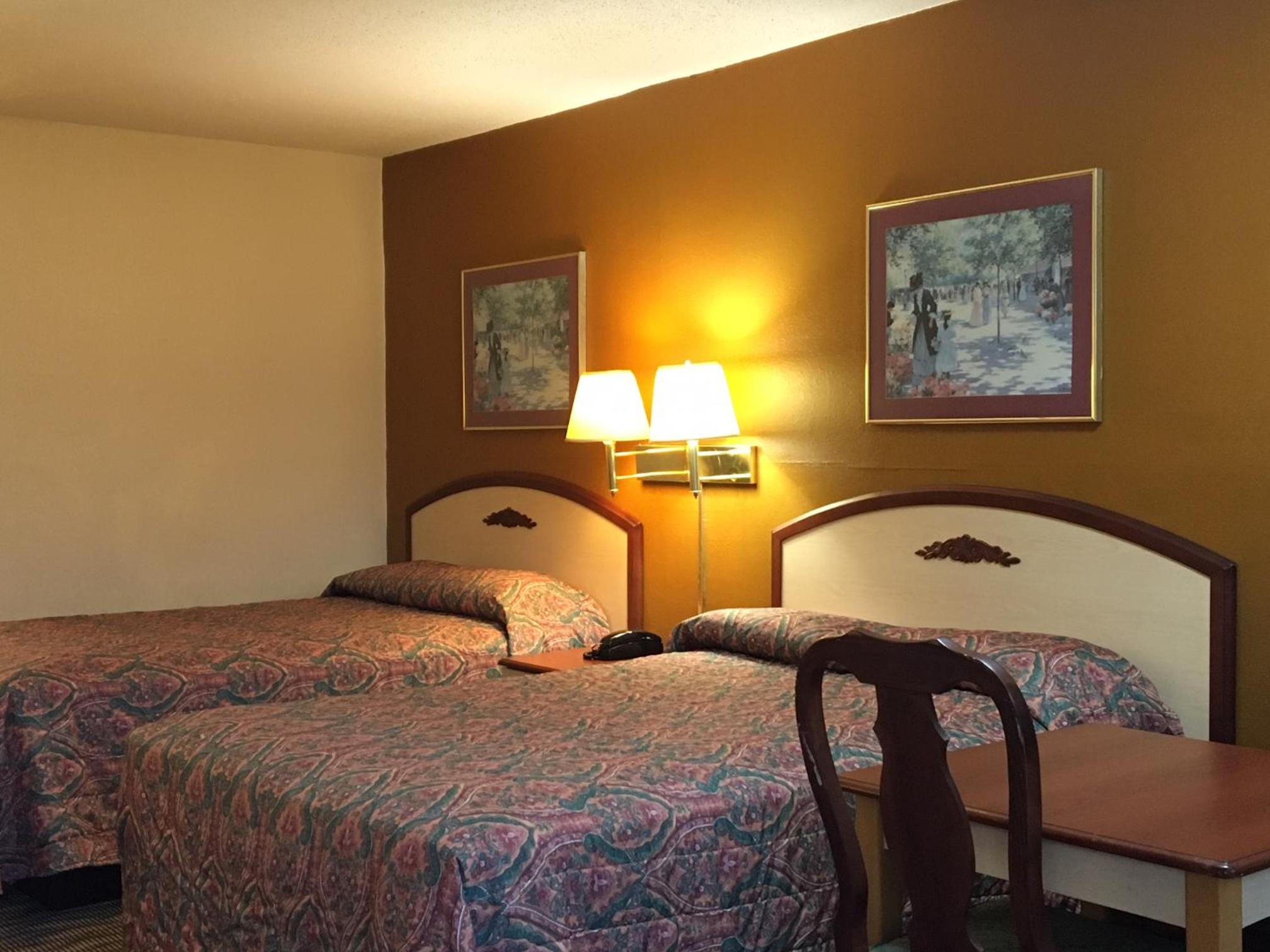 Double Room with Two Double Beds - Smoking - Photo 3