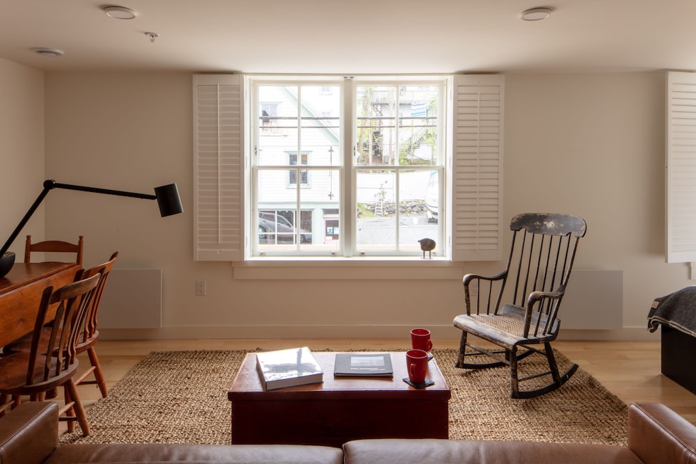 Design Studio 2- Bayswater SINGLE