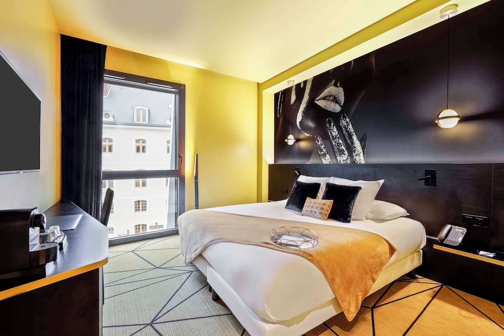 Deluxe Room, 1 King Bed, Non Smoking - Photo 5