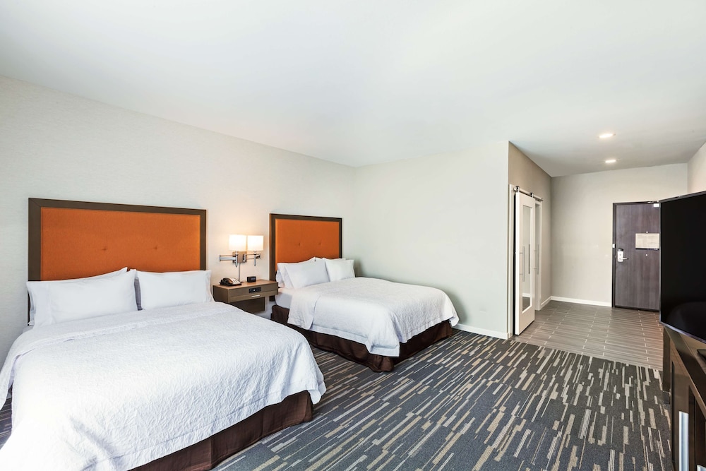 Room, 2 Queen Beds, Accessible, Bathtub (Mobility/Hearing) photo 2
