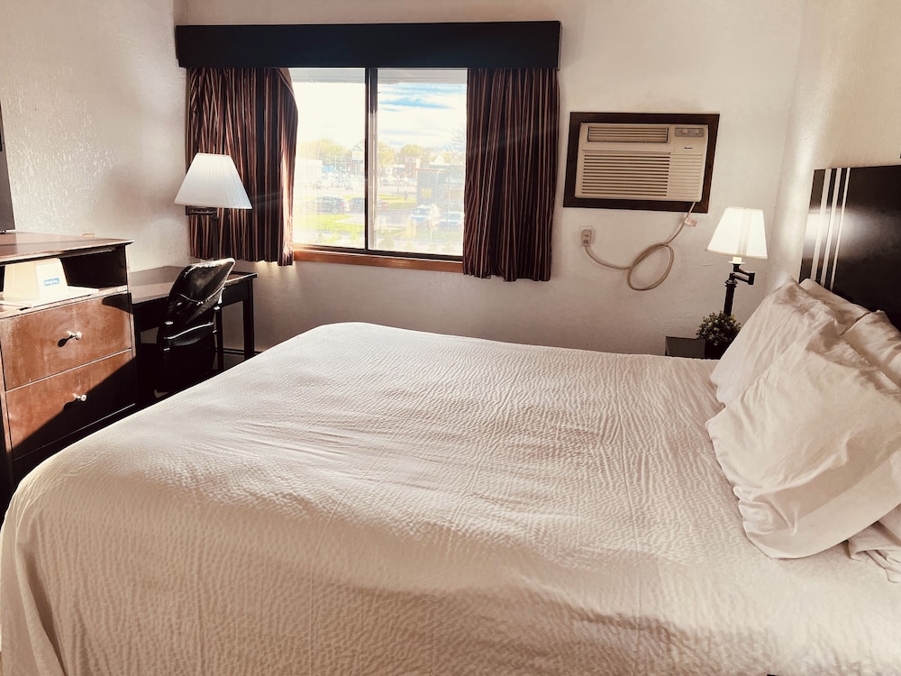 Upgraded, Room, 1 Queen Bed, Non Smoking - Photo 7