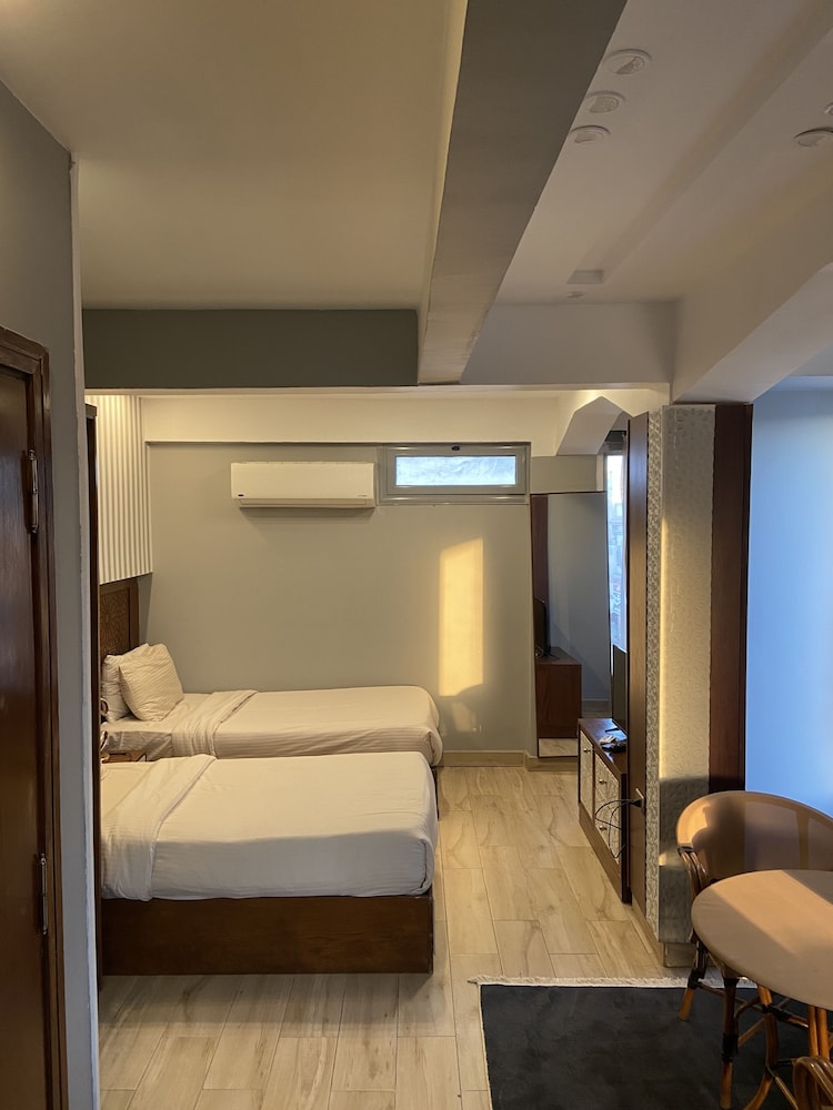 Deluxe Double or Twin Room, 2 Bedrooms, Mountain View photo 2